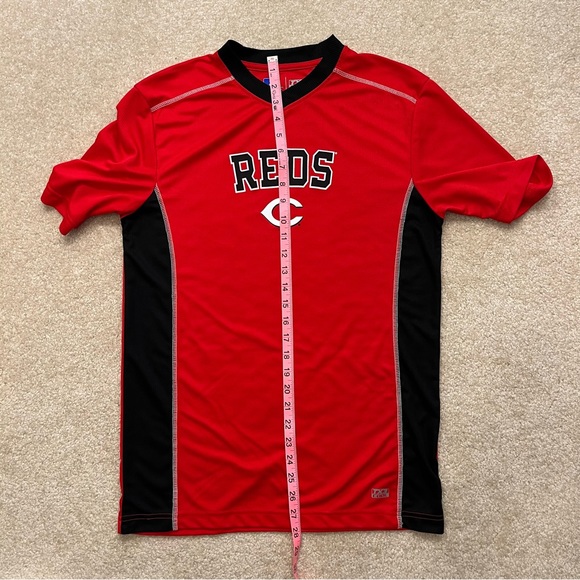 Cincinnati Reds Shirt Adult Medium Red Black MLB Baseball Logo VNeck Lightweight - Picture 6 of 7